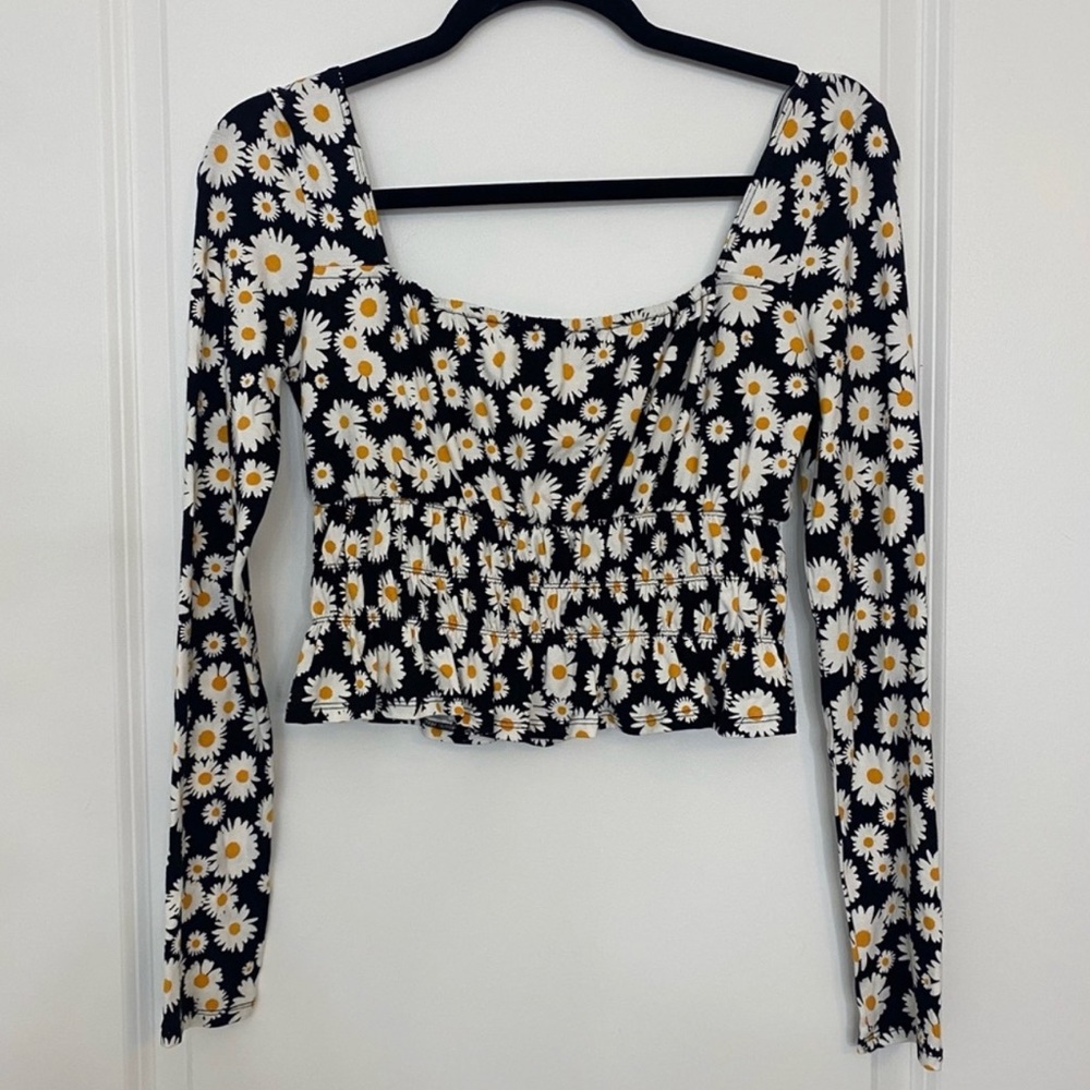 Black Daisy Cropped Long Sleeve